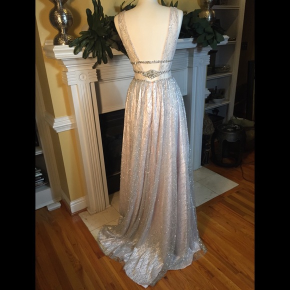 STUNNING SILVER/TULLE-PROM/ FORMAL DRESS - Picture 3 of 8